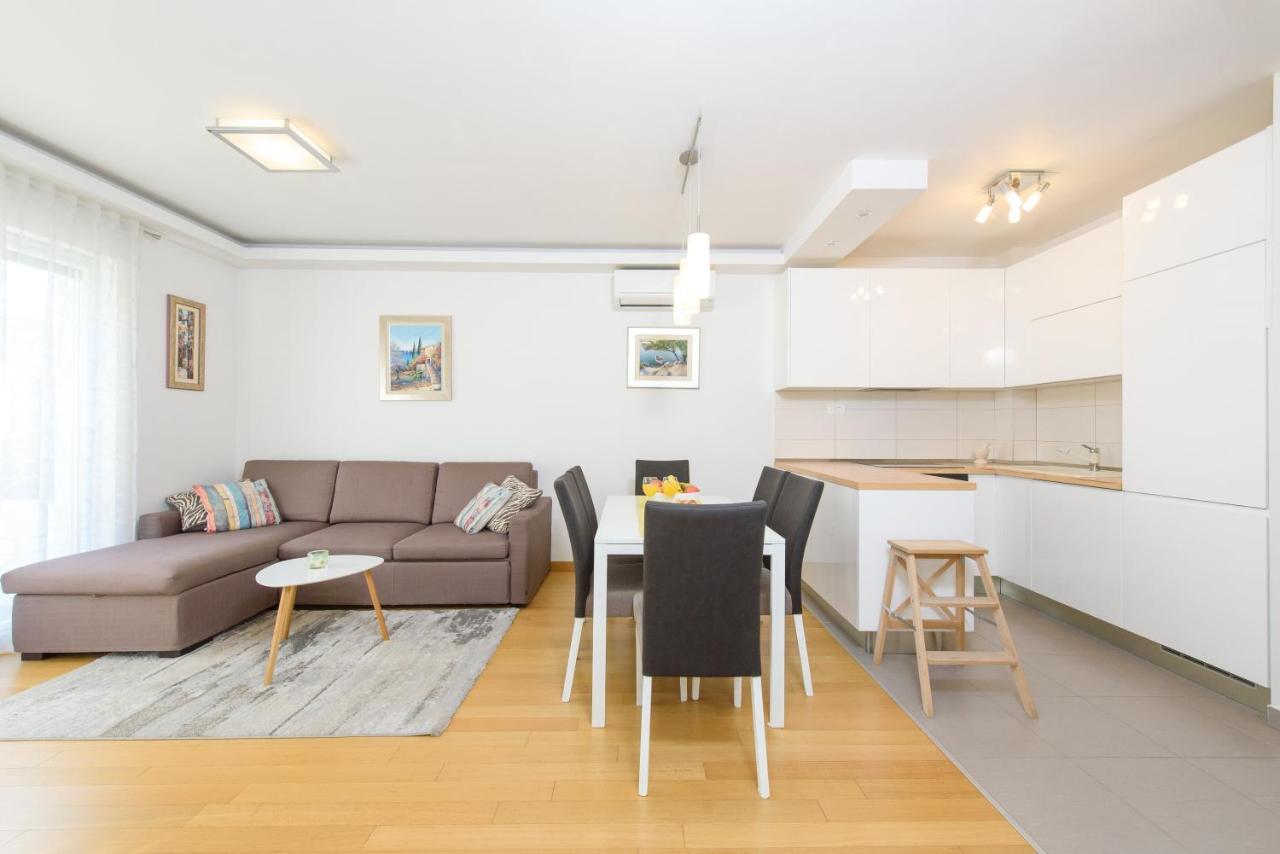 Apartment Nikolina โปดสตรานา ภายนอก รูปภาพ